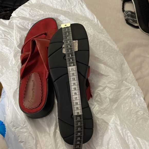 Bare Traps Red Sandals - Picture 8 of 10